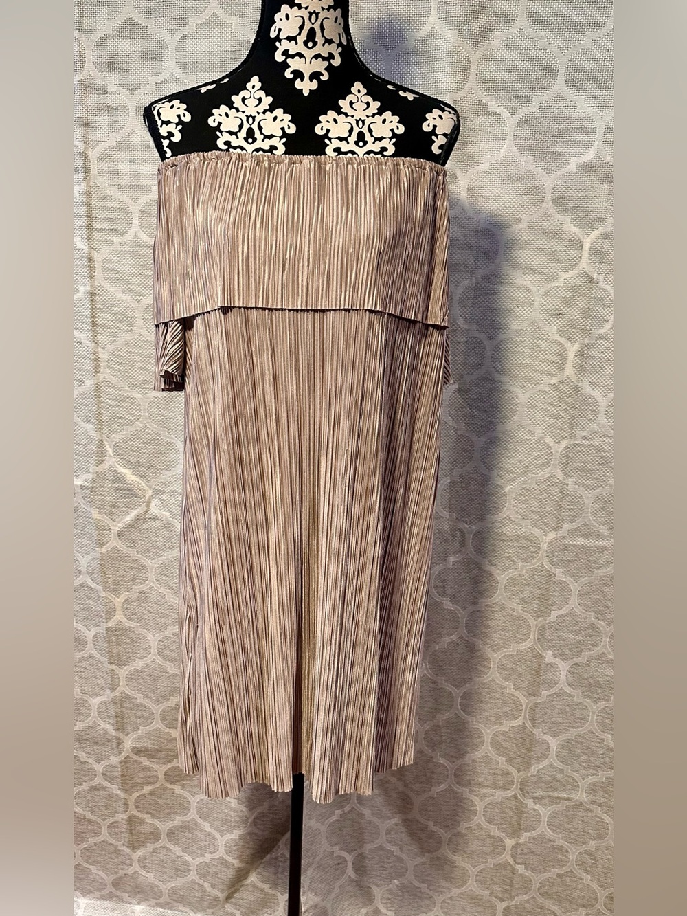 Kissed by MoonPie Plisse Pleated Off the Shoulder Dress Flounce Overlay Taupe XL